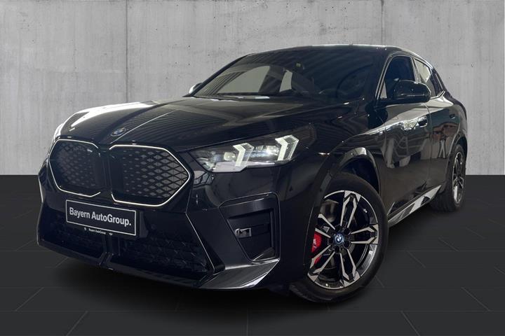 Sort BMW iX2 fra 2025 set udefra