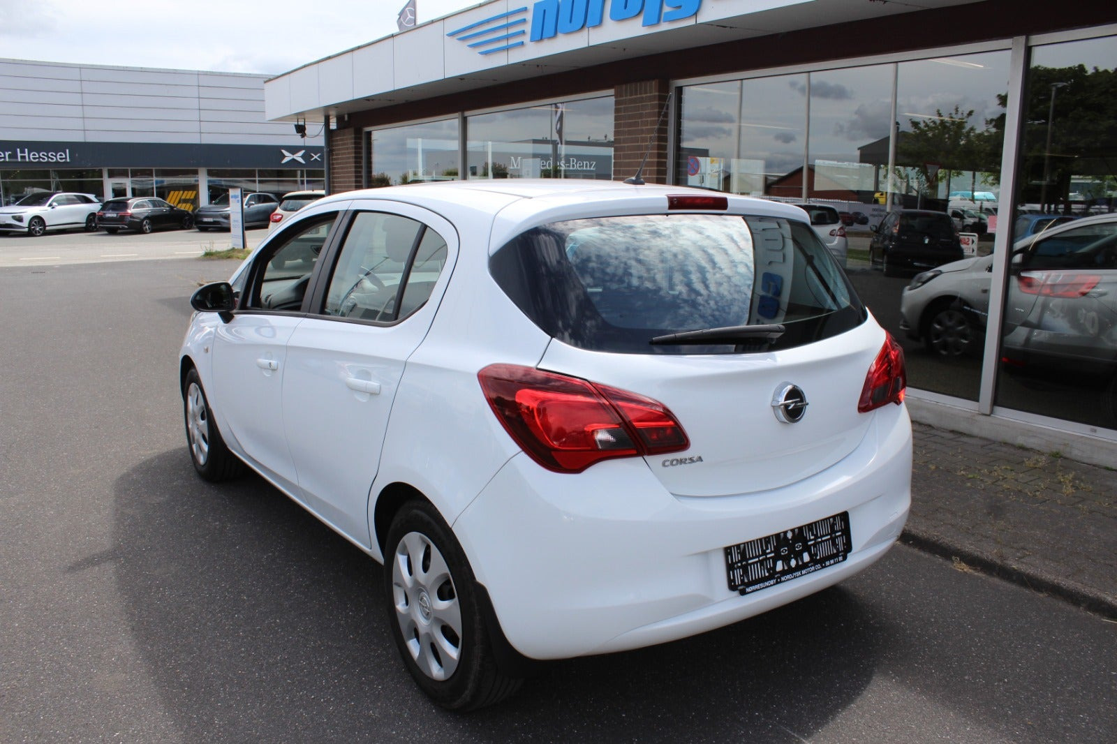 Hvid Opel Corsa fra 2017