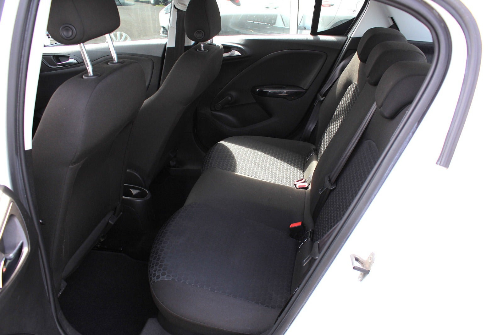 Hvid Opel Corsa fra 2017