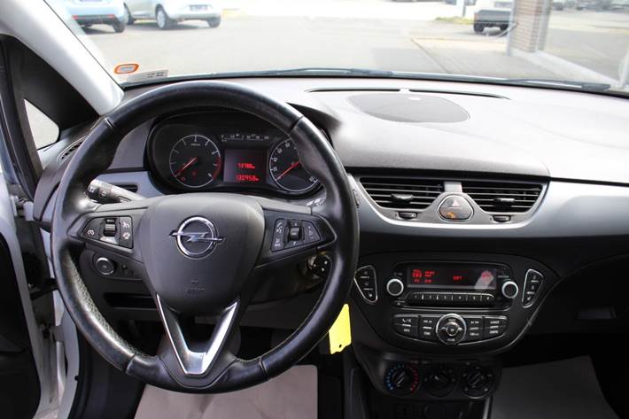 Hvid Opel Corsa fra 2017