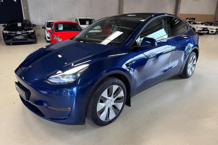 undefined Tesla Model Y fra 2021 set udefra
