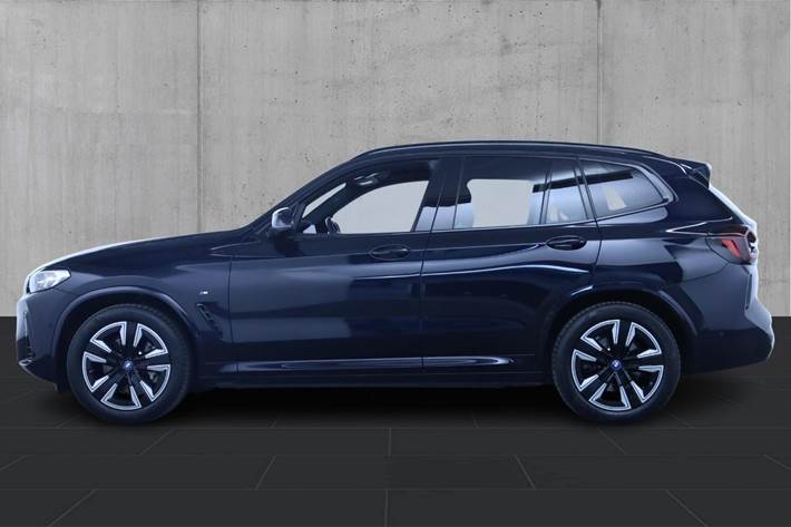 Sort BMW iX3 fra 2023