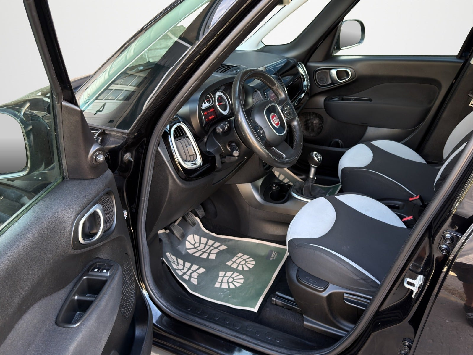 Sort Fiat 500L fra 2015