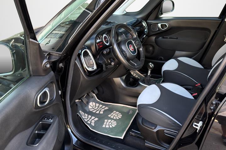 Sort Fiat 500L fra 2015