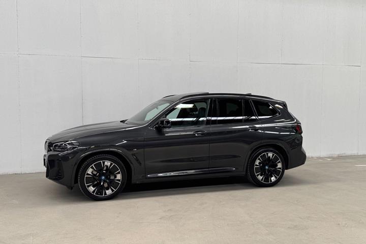 Grå BMW iX3 fra 2022
