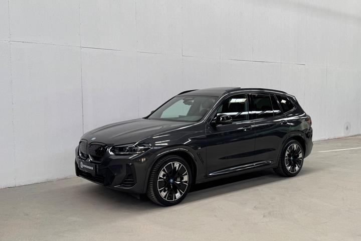 Grå BMW iX3 fra 2022