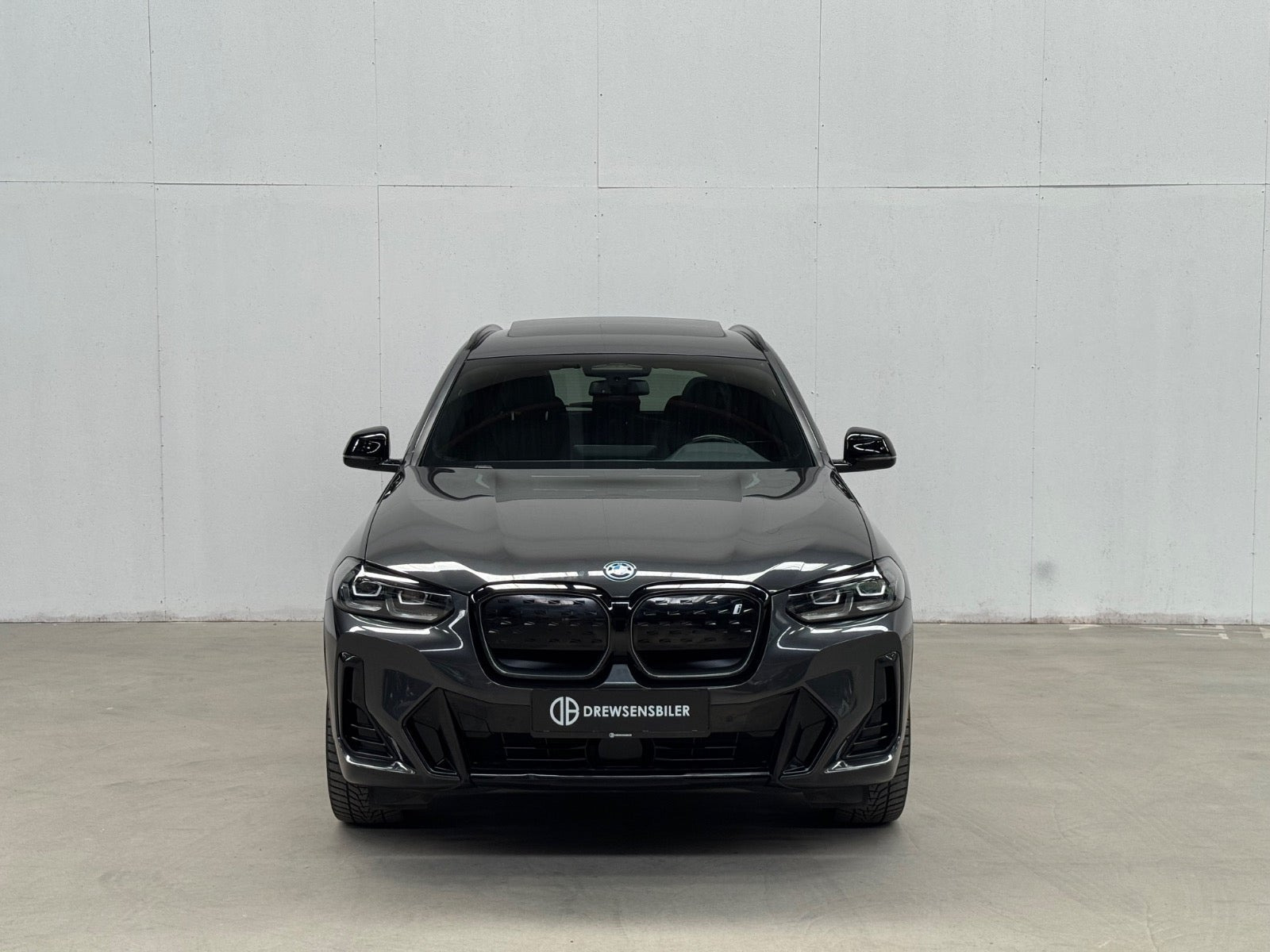 Grå BMW iX3 fra 2022