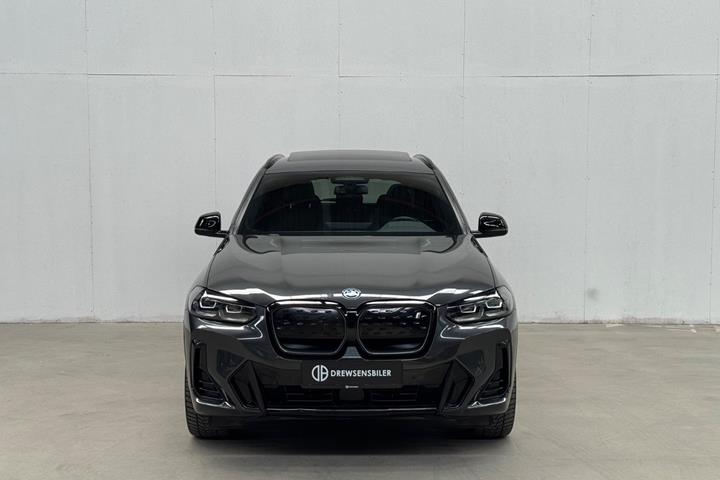 Grå BMW iX3 fra 2022