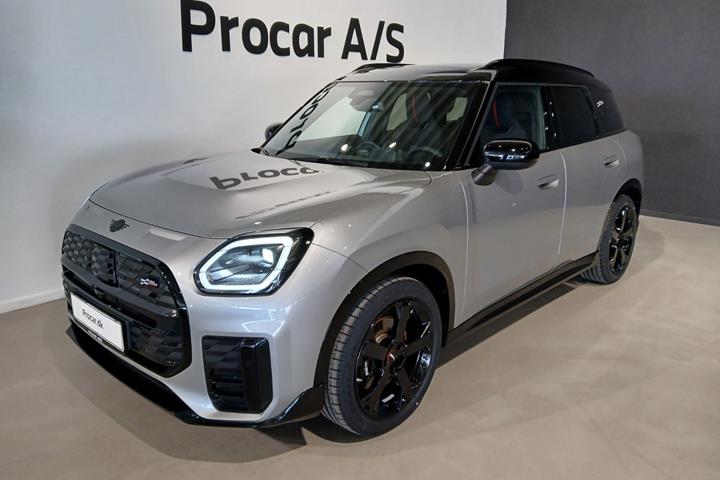 Sølv Mini Countryman E fra 2025 set udefra