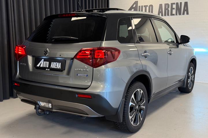 Grå Suzuki Vitara fra 2021