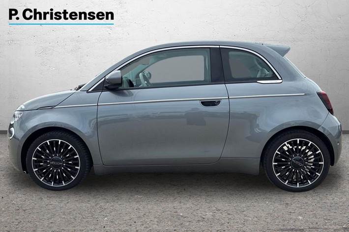 Grå Fiat 500e fra 2022