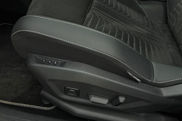 Sort Peugeot e-5008 fra 2025