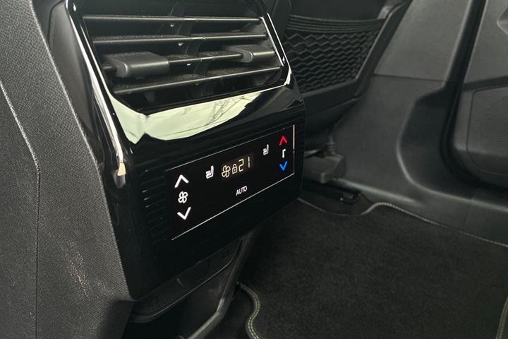 Sort Peugeot e-5008 fra 2025