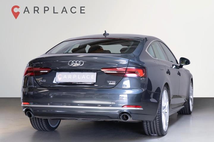 Sølv Audi A5 fra 2018