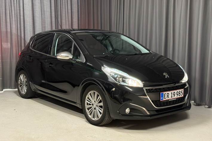Sort Peugeot 208 fra 2017