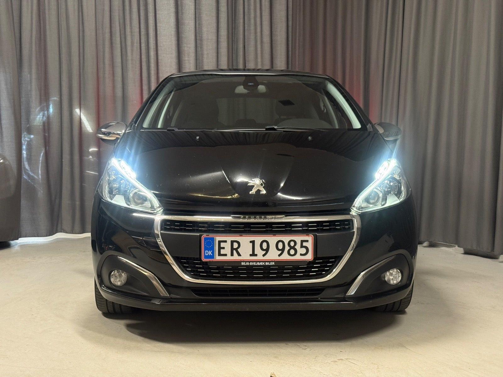 Sort Peugeot 208 fra 2017