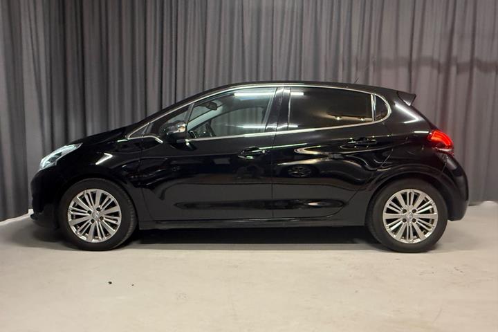 Sort Peugeot 208 fra 2017