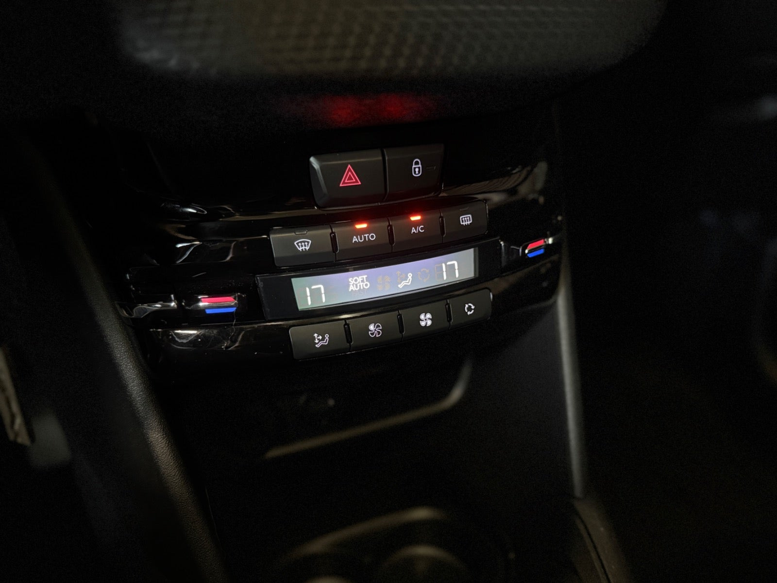 Sort Peugeot 208 fra 2017