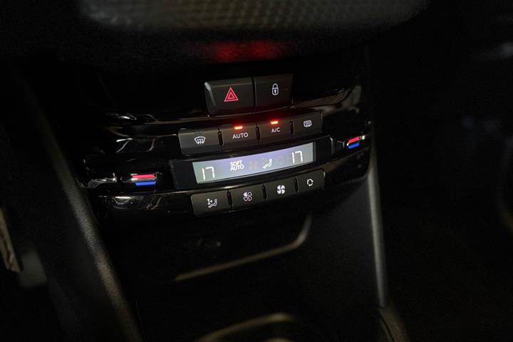 Sort Peugeot 208 fra 2017