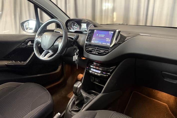 Sort Peugeot 208 fra 2017