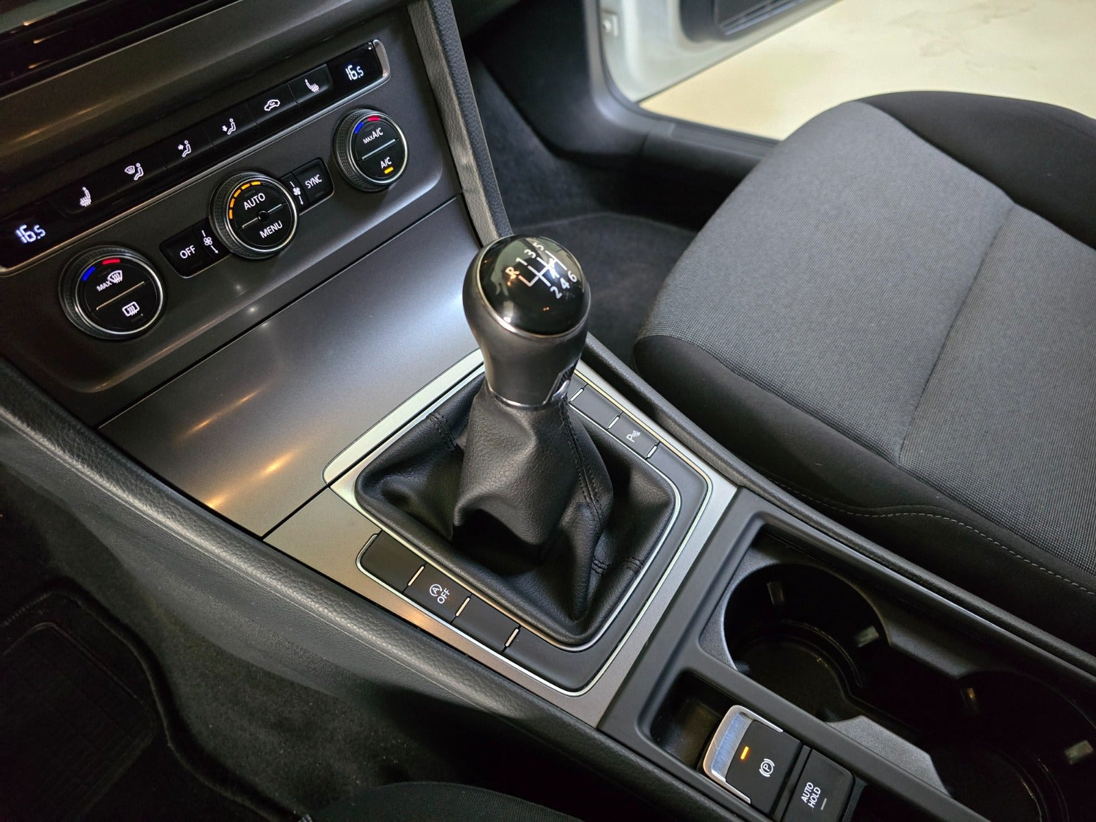 Hvid VW Golf VII fra 2015