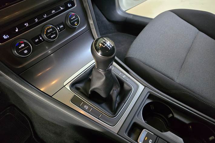 Hvid VW Golf VII fra 2015
