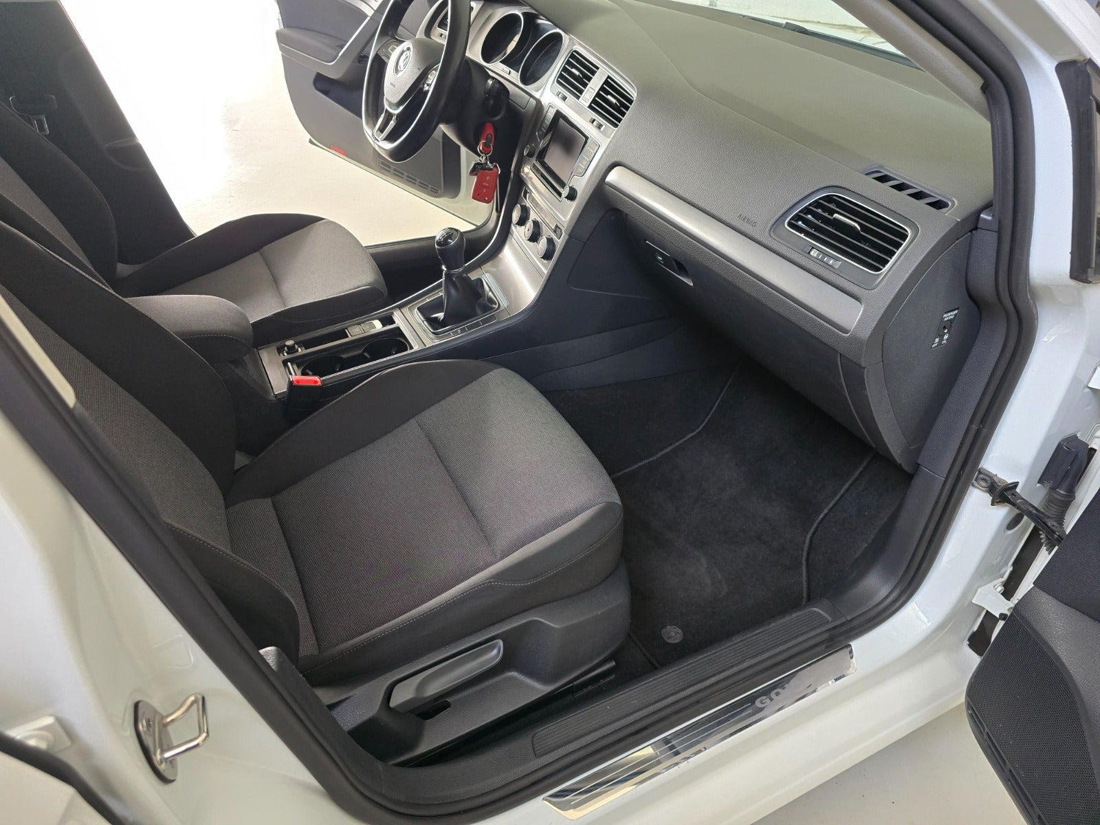 Hvid VW Golf VII fra 2015