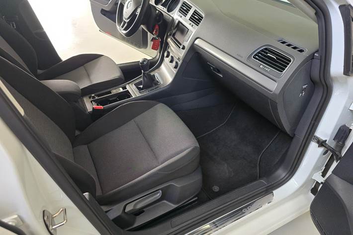 Hvid VW Golf VII fra 2015