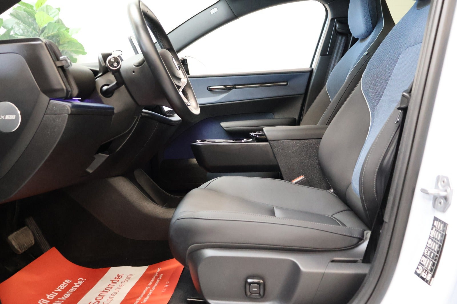 Hvid Volvo EX30 fra 2024