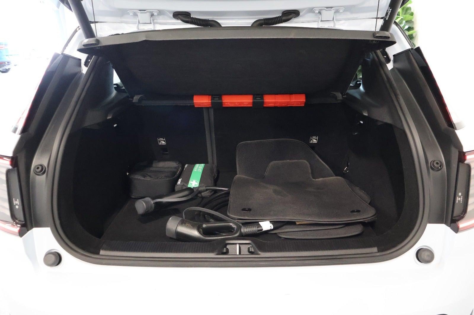 Hvid Volvo EX30 fra 2024