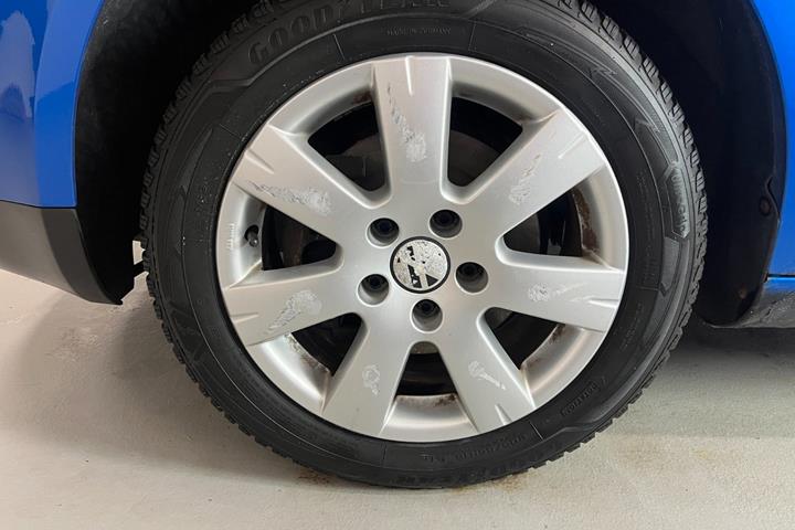 Blå VW Touran fra 2004