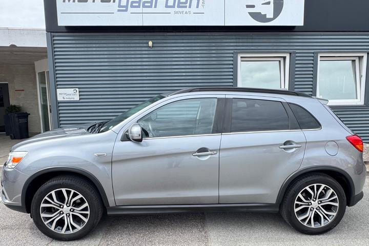Grå Mitsubishi ASX fra 2017