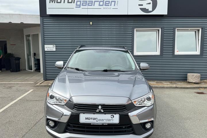 Grå Mitsubishi ASX fra 2017