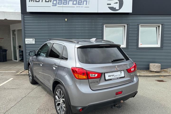 Grå Mitsubishi ASX fra 2017