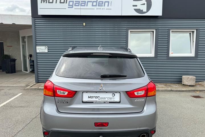 Grå Mitsubishi ASX fra 2017