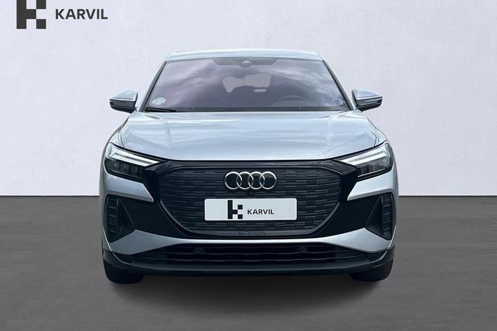 Sølv Audi Q4 e-tron fra 2022
