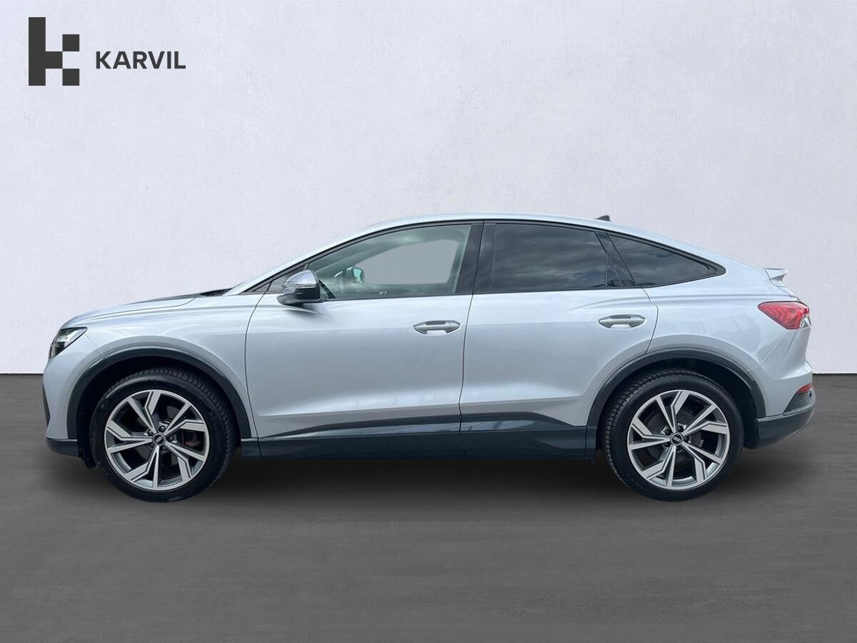 Sølv Audi Q4 e-tron fra 2022