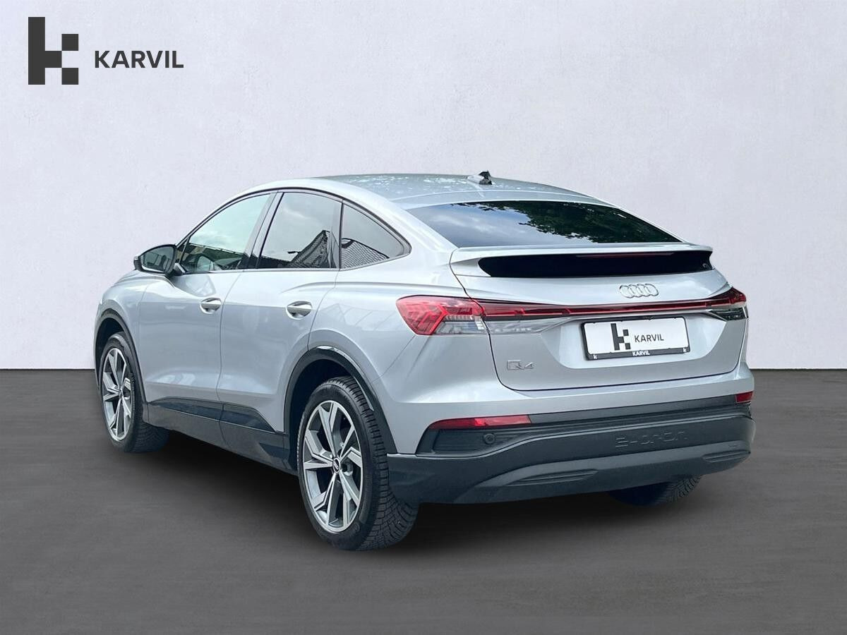 Sølv Audi Q4 e-tron fra 2022