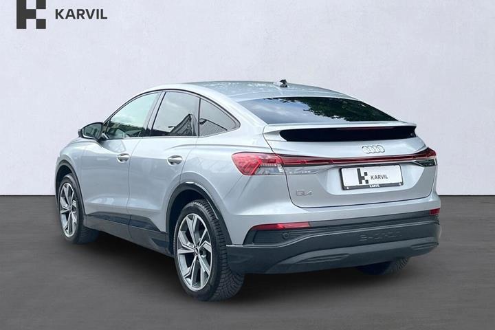 Sølv Audi Q4 e-tron fra 2022