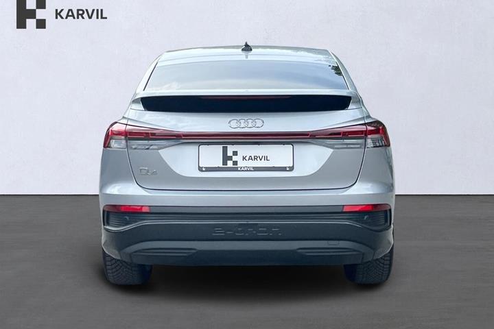 Sølv Audi Q4 e-tron fra 2022