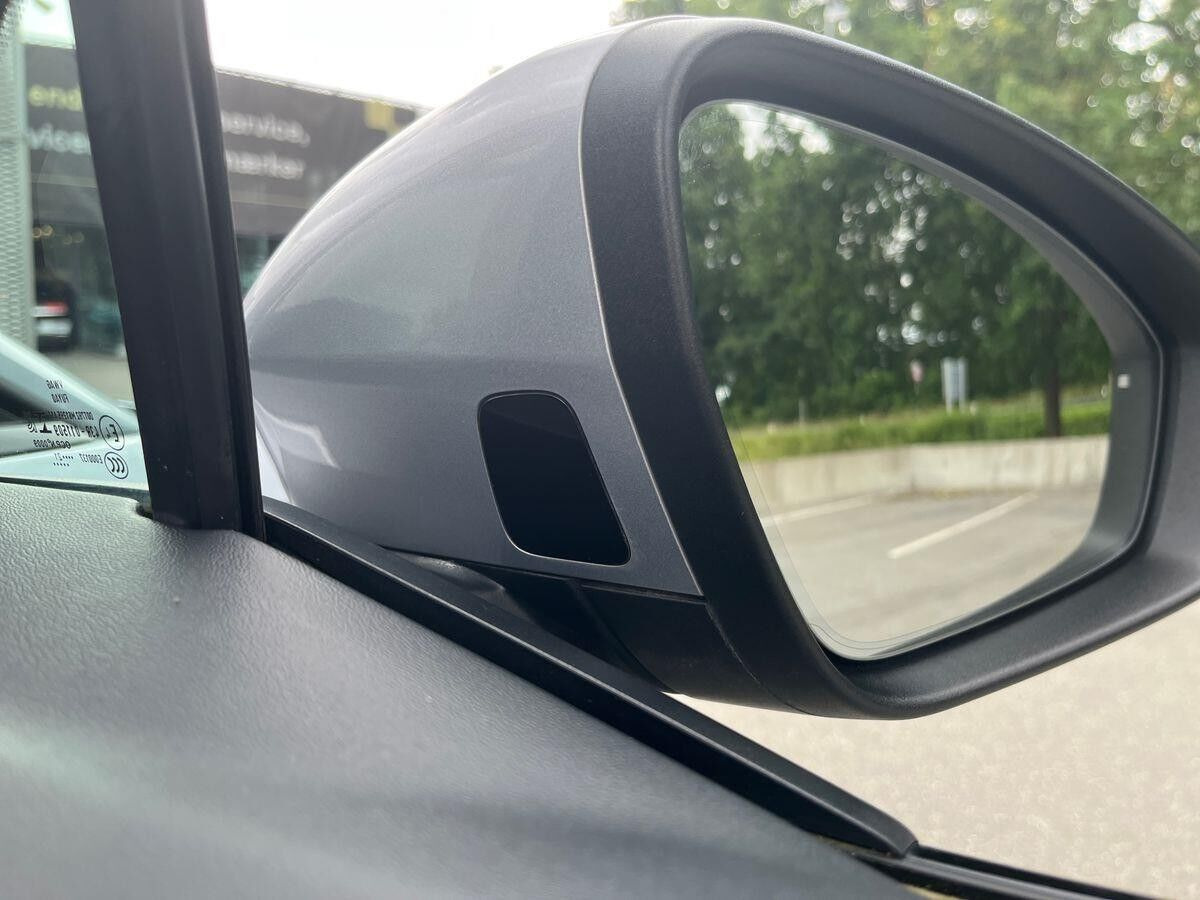 Sølv Audi Q4 e-tron fra 2022