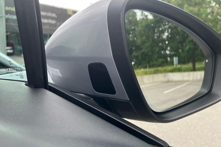 Sølv Audi Q4 e-tron fra 2022
