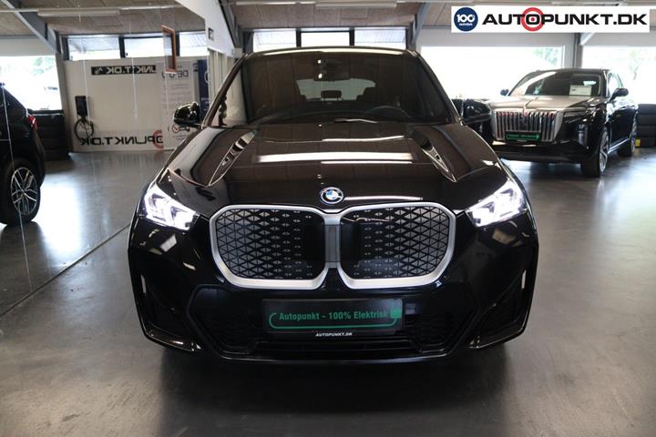 Sort BMW iX1 fra 2025