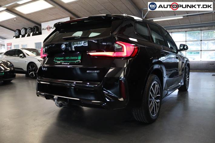 Sort BMW iX1 fra 2025