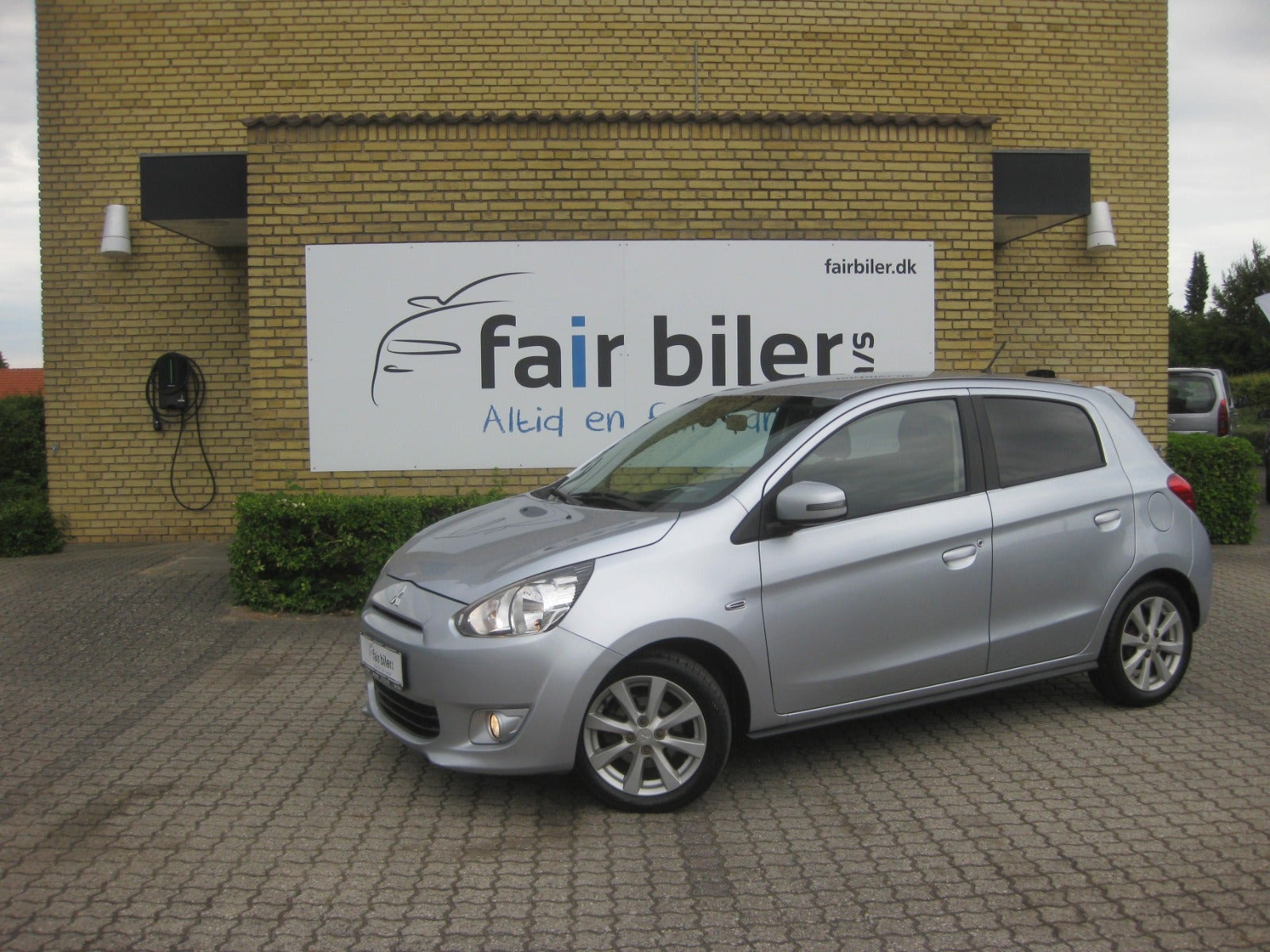 Sølv Mitsubishi Space Star fra 2015