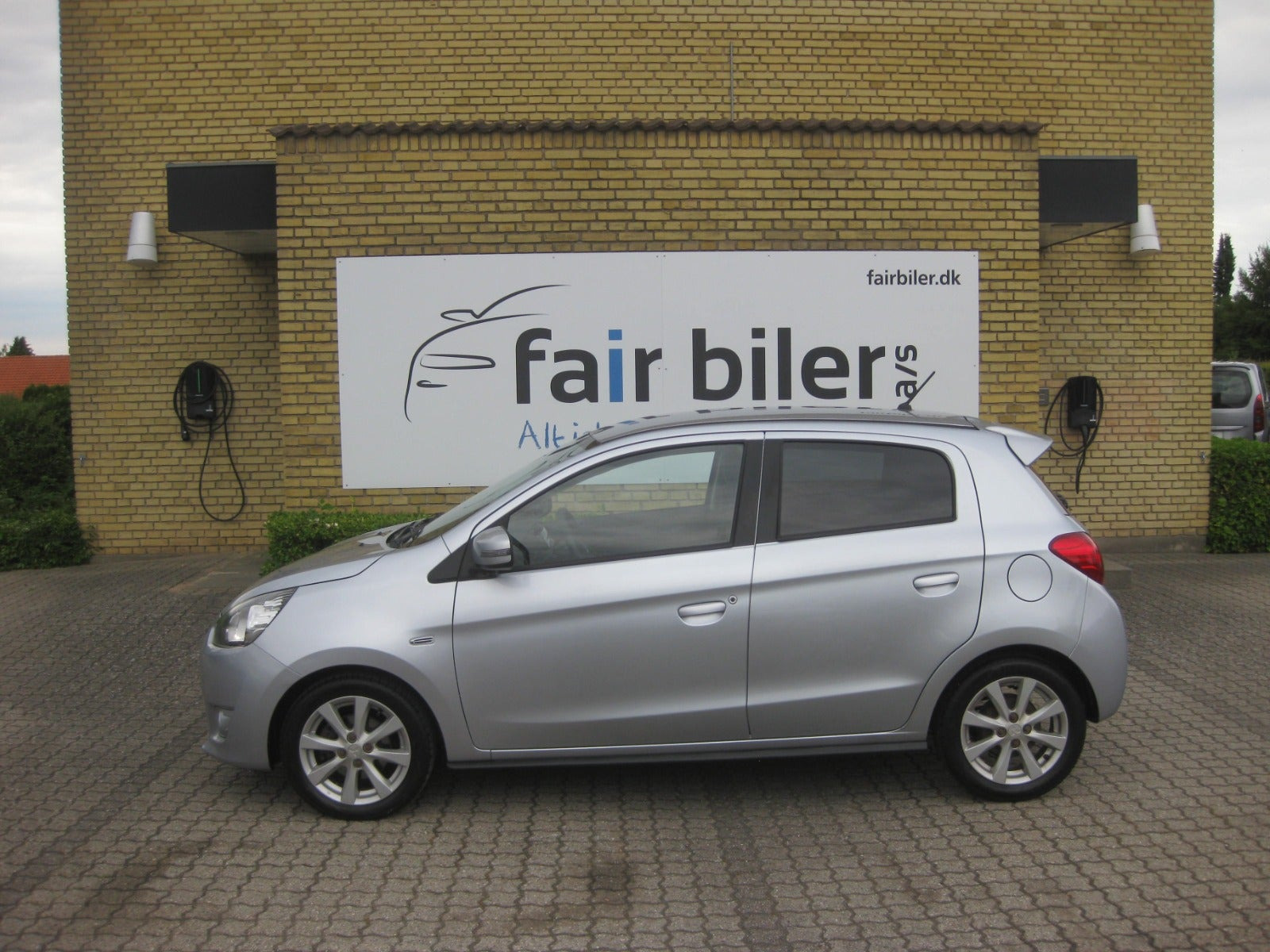 Sølv Mitsubishi Space Star fra 2015