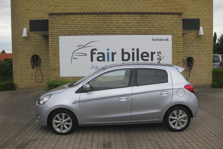 Sølv Mitsubishi Space Star fra 2015