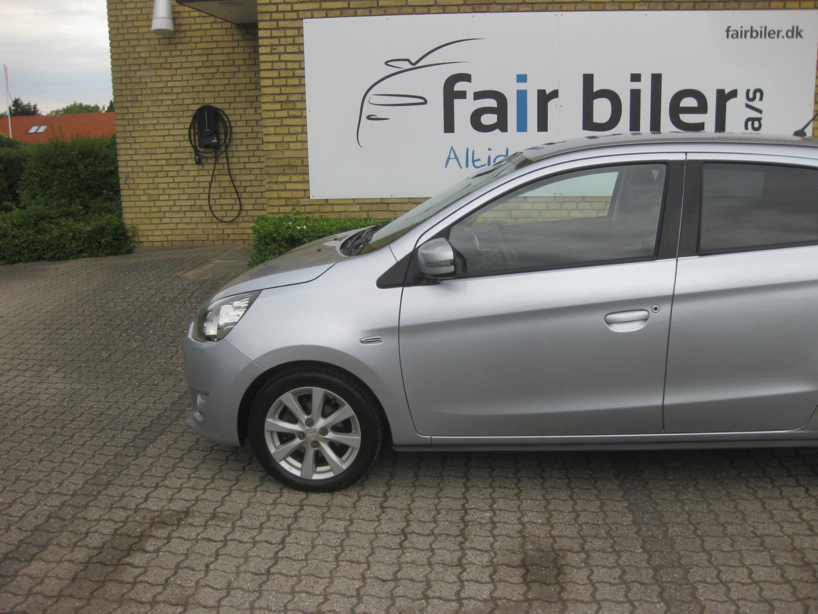 Sølv Mitsubishi Space Star fra 2015