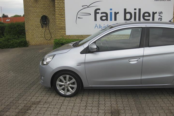 Sølv Mitsubishi Space Star fra 2015