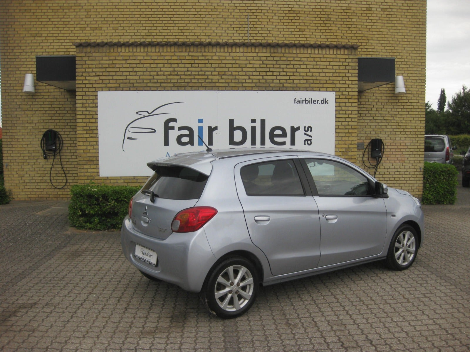 Sølv Mitsubishi Space Star fra 2015